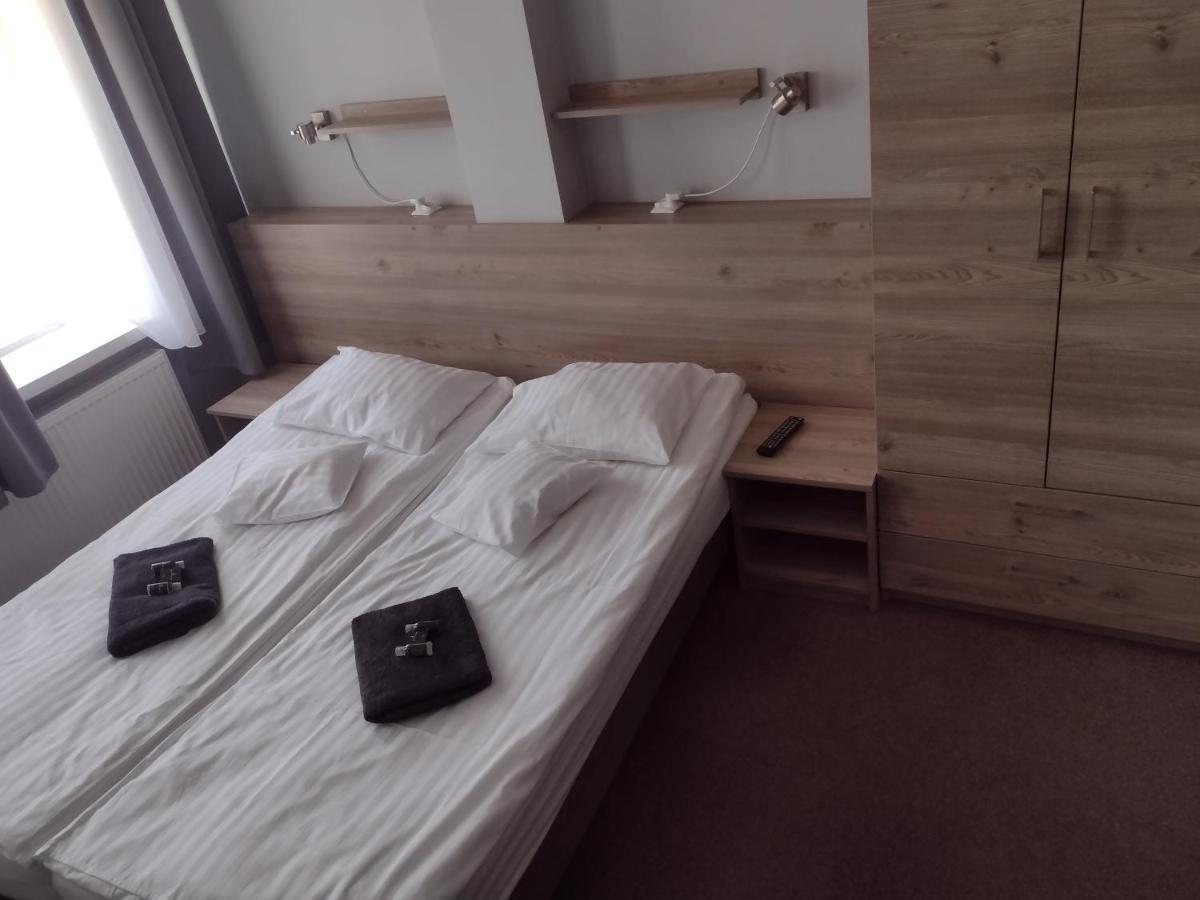 Hostel Helios Września Exteriér fotografie
